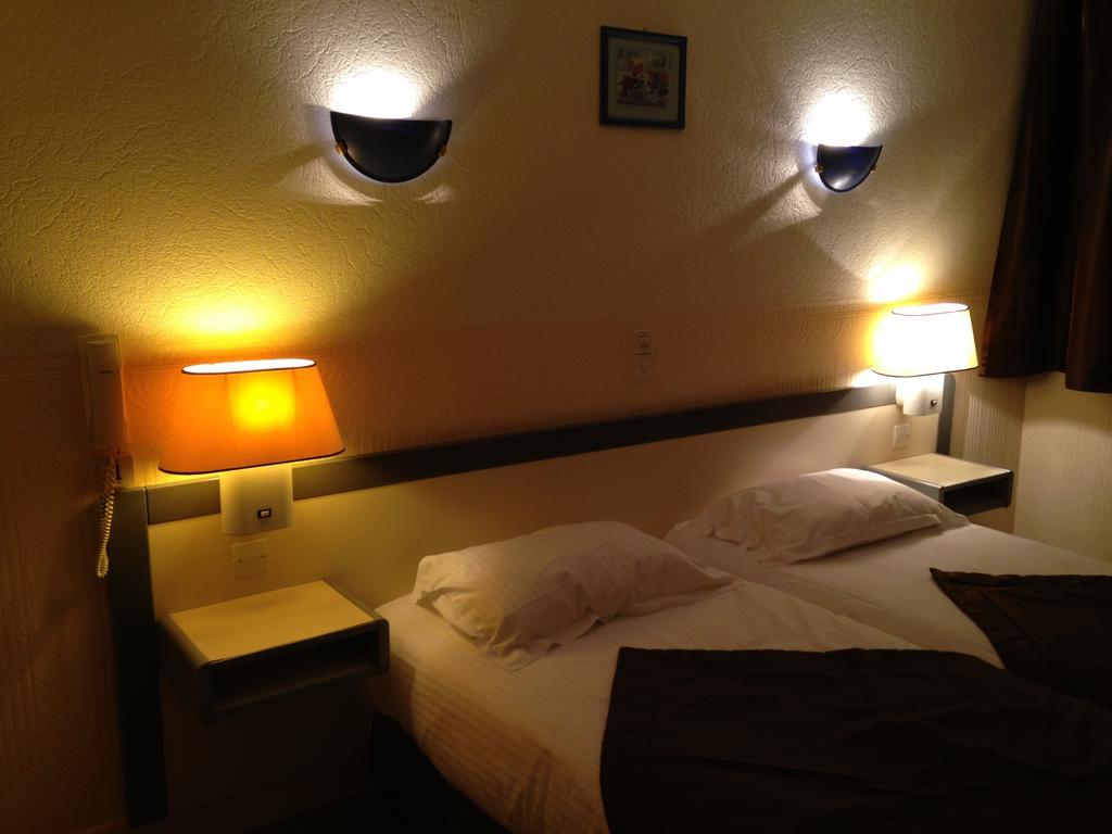 Hotel Continental Виерзон Екстериор снимка