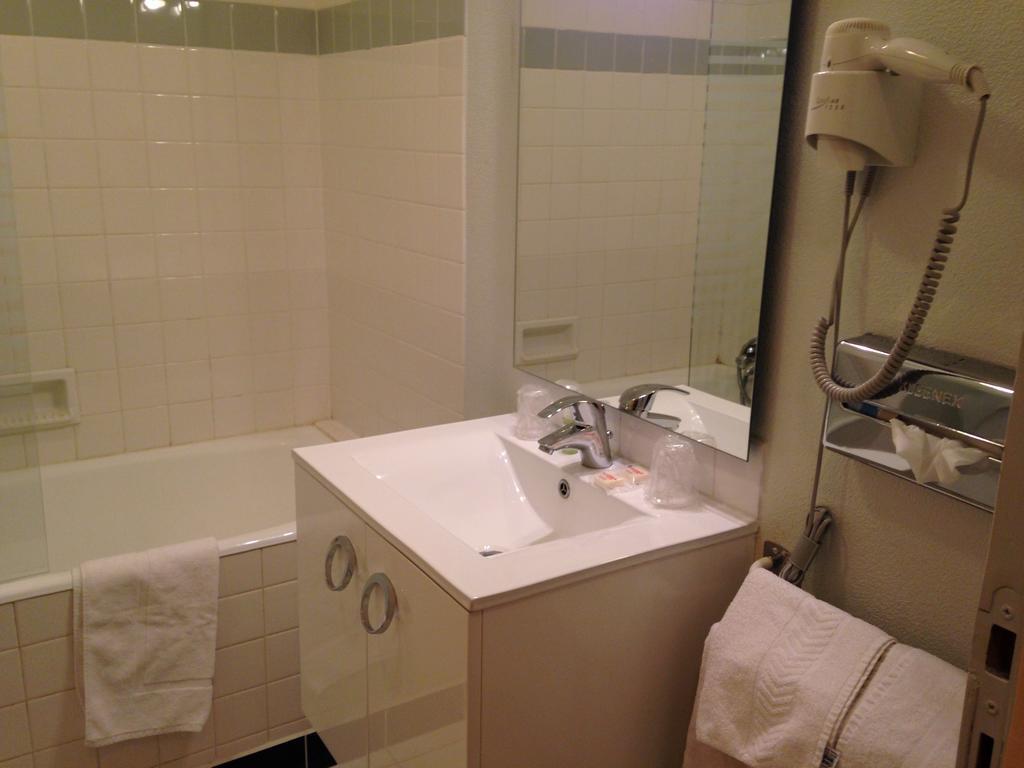 Hotel Continental Виерзон Екстериор снимка