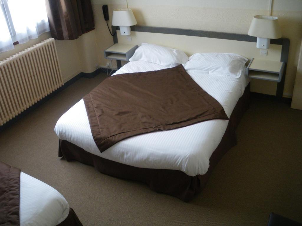 Hotel Continental Виерзон Екстериор снимка