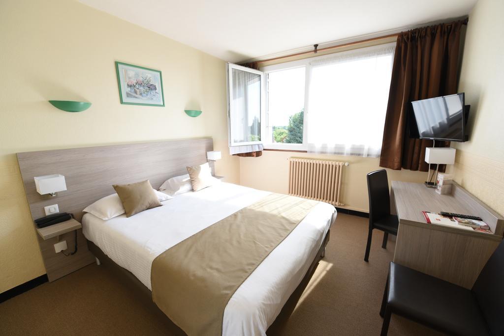 Hotel Continental Виерзон Екстериор снимка